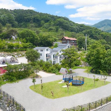 Hongcheon D-Day Pension&Camping ภายนอก รูปภาพ